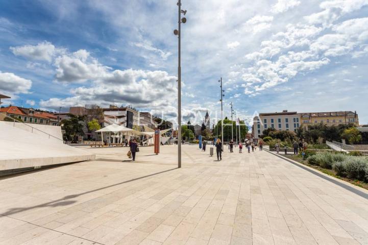 Šibenik, jedinstveni četverosobni stan u samom centru