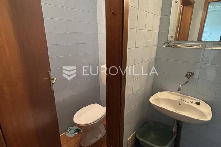 Pula, Stoja - poslovni prostor na frekventnoj lokaciji