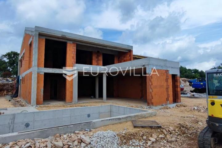 Istra, Vodnjan, moderna vila s bazenom na mirnoj lokaciji, NOVOGRADNJA