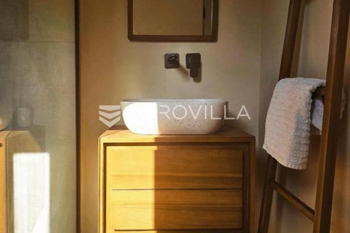 Zadar, Žman dvije moderne vile s bazenima 262 m² i građ zemljište s dozvolom za treću vilu