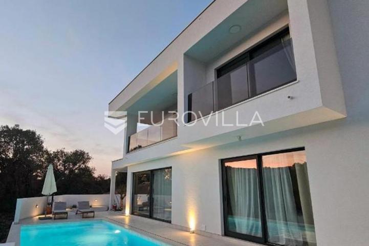 Zadar, Žman dvije moderne vile s bazenima 262 m² i građ zemljište s dozvolom za treću vilu
