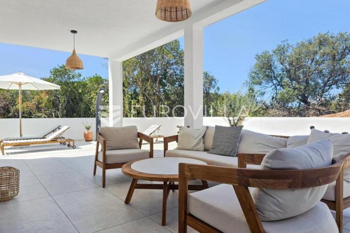 Zadar, Žman dvije moderne vile s bazenima 262 m² i građ zemljište s dozvolom za treću vilu