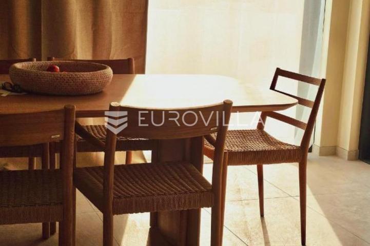 Zadar, Žman dvije moderne vile s bazenima 262 m² i građ zemljište s dozvolom za treću vilu