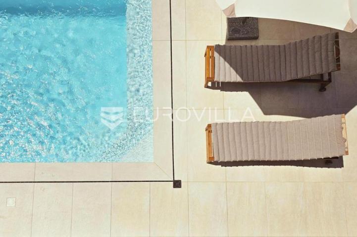 Zadar, Žman dvije moderne vile s bazenima 262 m² i građ zemljište s dozvolom za treću vilu