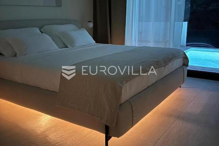 Zadar, Žman dvije moderne vile s bazenima 262 m² i građ zemljište s dozvolom za treću vilu