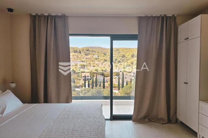 Zadar, Žman dvije moderne vile s bazenima 262 m² i građ zemljište s dozvolom za treću vilu