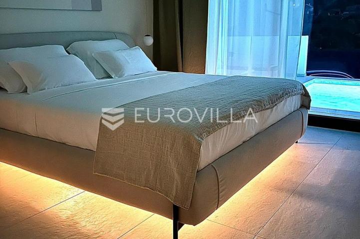 Zadar, Žman dvije moderne vile s bazenima 262 m² i građ zemljište s dozvolom za treću vilu