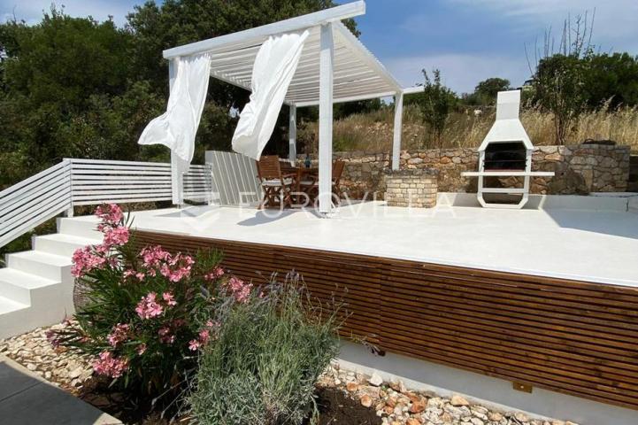 Zadar, Žman dvije moderne vile s bazenima 262 m² i građ zemljište s dozvolom za treću vilu