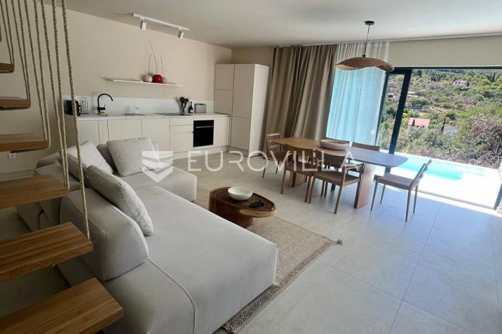 Zadar, Žman dvije moderne vile s bazenima 262 m² i građ zemljište s dozvolom za treću vilu