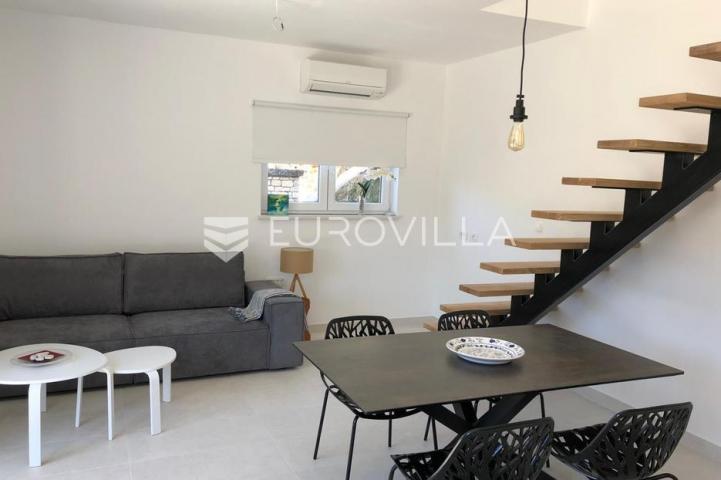 Zadar, Žman dvije moderne vile s bazenima 262 m² i građ zemljište s dozvolom za treću vilu