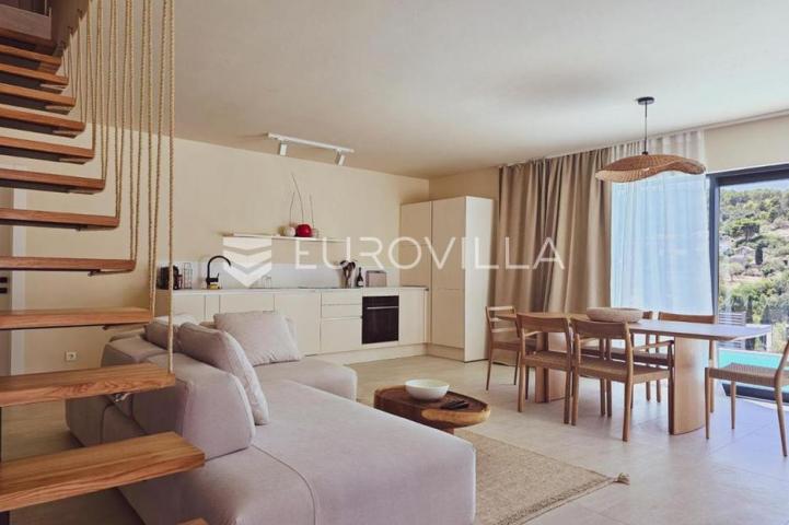 Zadar, Žman dvije moderne vile s bazenima 262 m² i građ zemljište s dozvolom za treću vilu