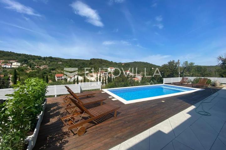 Zadar, Žman dvije moderne vile s bazenima 262 m² i građ zemljište s dozvolom za treću vilu