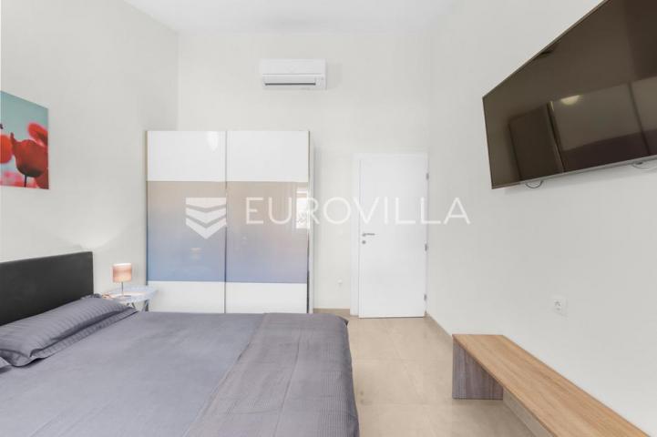 Istra, Poreč, moderna prizemnica s bazenom i centralnim grijanjem