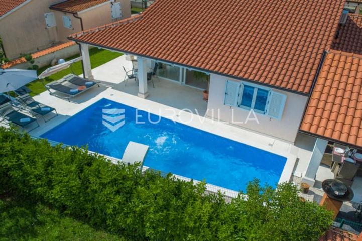 Istra, Poreč, moderna prizemnica s bazenom i centralnim grijanjem