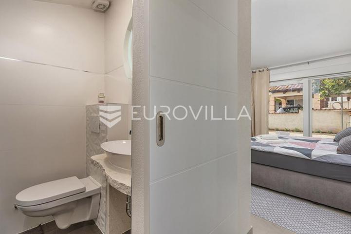 Istra, Poreč, moderna prizemnica s bazenom i centralnim grijanjem