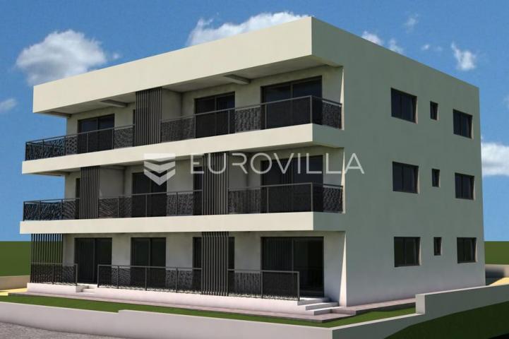 Istra, Rovinj, 2 stana u prizemlju neto korisne površine od 171,44 m² s dvije spavaće sobe