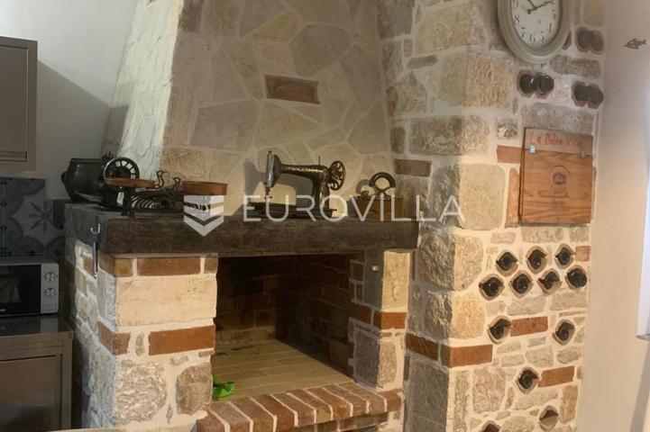 Pašman, Ždrelac, prekrasna kamena kuća s bazenom i pogledom na more