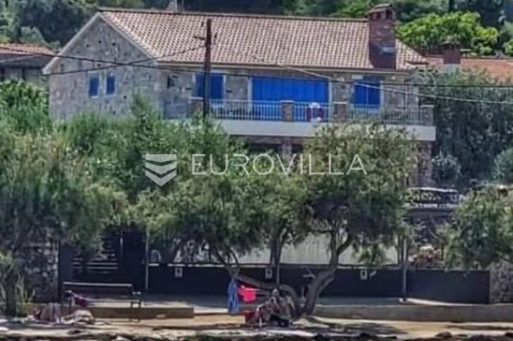 Pašman, Ždrelac, prekrasna kamena kuća s bazenom i pogledom na more