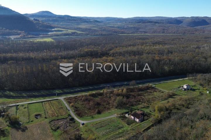 Motovun, Livade, PRILIKA atraktivno građevinsko zemljište