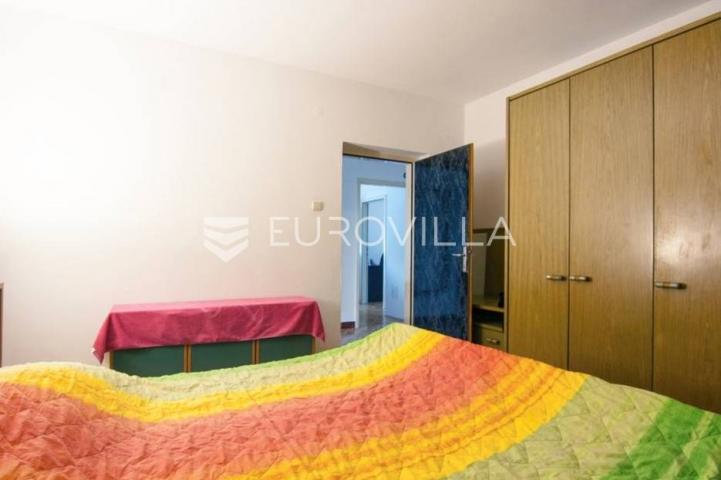 Pula, Nova Veruda, četverosobni stan 75.50 m², 45 m² vrta