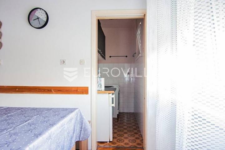 Pula, Nova Veruda, četverosobni stan 75.50 m², 45 m² vrta