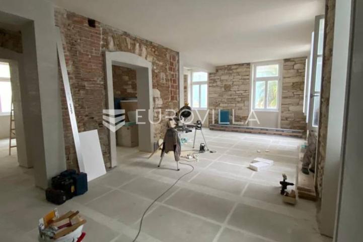 Pula, veliki uredski prostor na dvije etaže 300 m2
