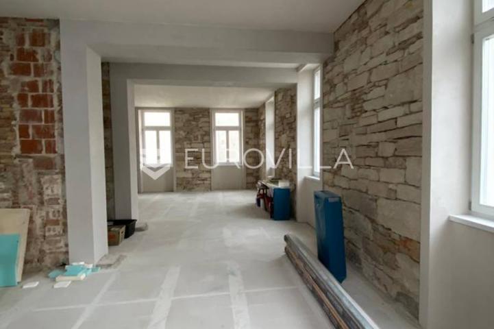 Pula, veliki uredski prostor na dvije etaže 300 m2