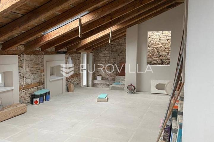 Pula, veliki uredski prostor na dvije etaže 300 m2