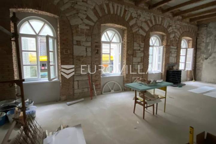 Pula, veliki uredski prostor na dvije etaže 300 m2