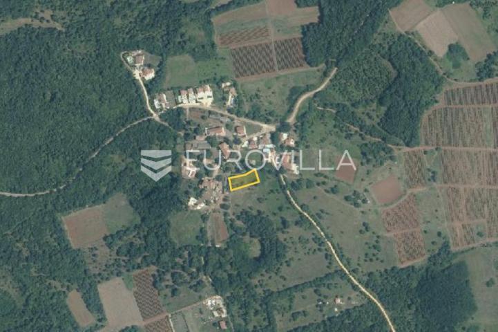 Istra, Višnjan (okolica) - građevinsko zemljište 1080 m2 u mirnome mjestu