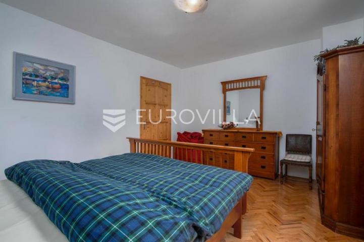 Banjole, prekrasna uređena kuća NKP 350 m2 na velikoj okućnici od 3300 m2