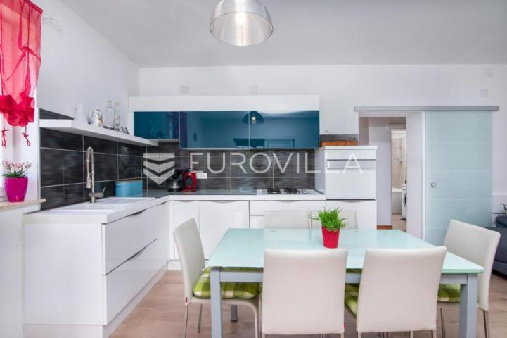Banjole, prekrasna uređena kuća NKP 350 m2 na velikoj okućnici od 3300 m2