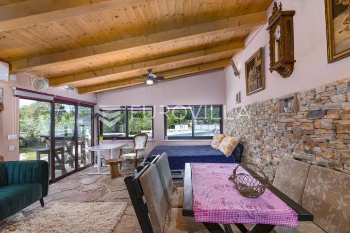 Banjole, prekrasna uređena kuća NKP 350 m2 na velikoj okućnici od 3300 m2