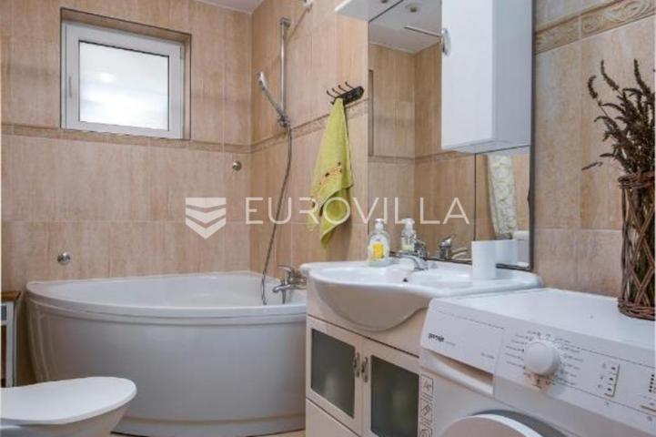 Banjole, prekrasna uređena kuća NKP 350 m2 na velikoj okućnici od 3300 m2
