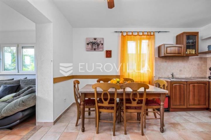Banjole, prekrasna uređena kuća NKP 350 m2 na velikoj okućnici od 3300 m2