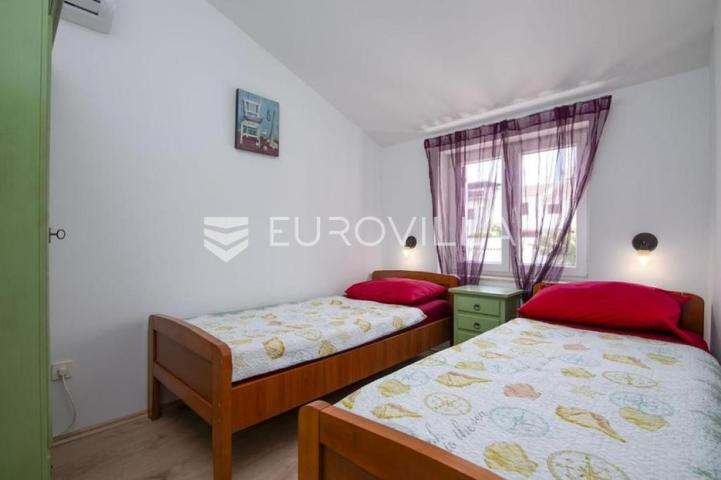 Banjole, prekrasna uređena kuća NKP 350 m2 na velikoj okućnici od 3300 m2