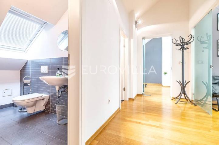 Zagreb, Maksimir, višesoban dvoetažan stan, ured 320 m² prvi kat i potkrovlje