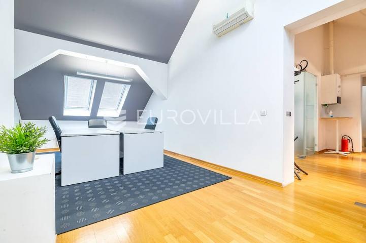 Zagreb, Maksimir, višesoban dvoetažan stan, ured 320 m² prvi kat i potkrovlje