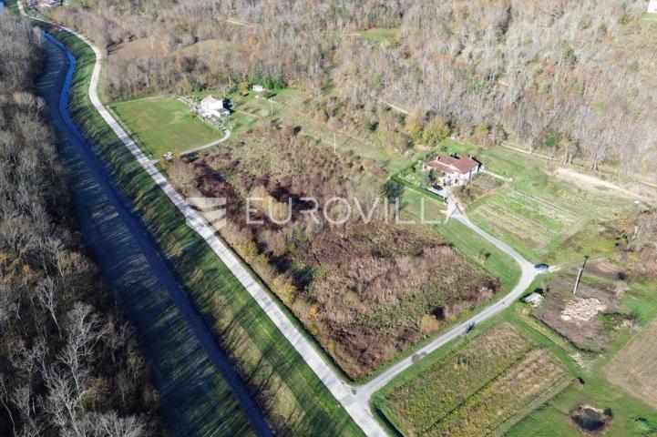 Motovun, Livade, PRILIKA idealno građevinsko zemljište okruženo prirodom