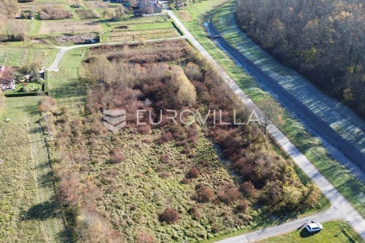 Motovun, Livade, PRILIKA idealno građevinsko zemljište okruženo prirodom
