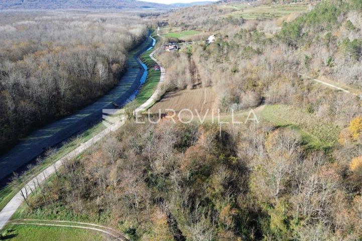 Motovun, Livade, PRILIKA idealno građevinsko zemljište okruženo prirodom