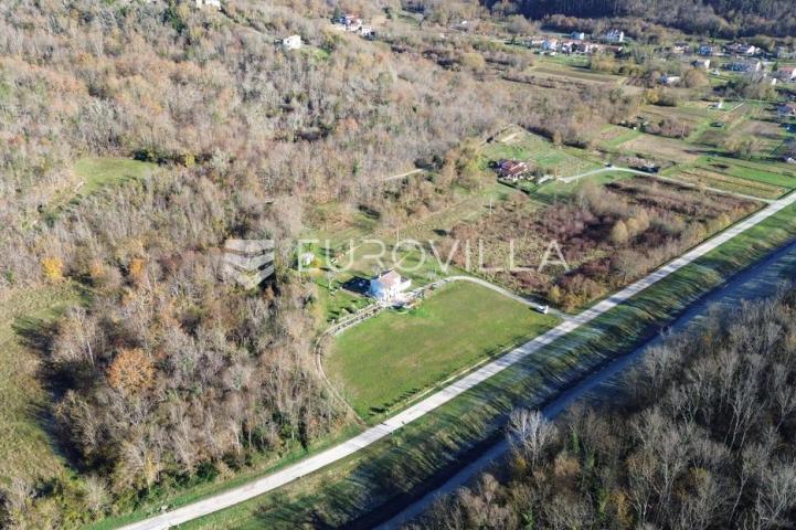 Motovun, Livade, PRILIKA idealno građevinsko zemljište okruženo prirodom