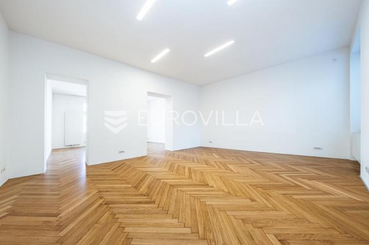 Zagreb, Centar, prekrasan trosoban stan u strogom centru, 124 m2