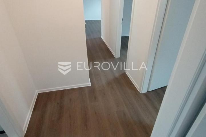 Split, Brda, potpuno renoviran trosoban stan