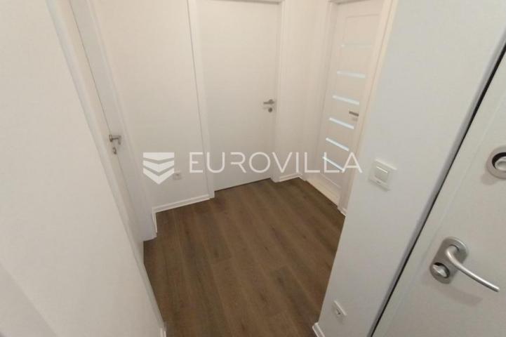 Split, Brda, potpuno renoviran trosoban stan