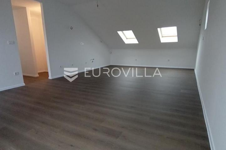 Split, Brda, potpuno renoviran trosoban stan