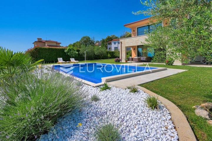Lovran, Opatija, vila s bazenom, okućnicom, jedinstvena lokacija