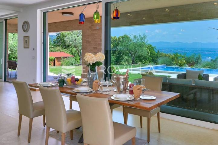 Lovran, Opatija, vila s bazenom, okućnicom, jedinstvena lokacija
