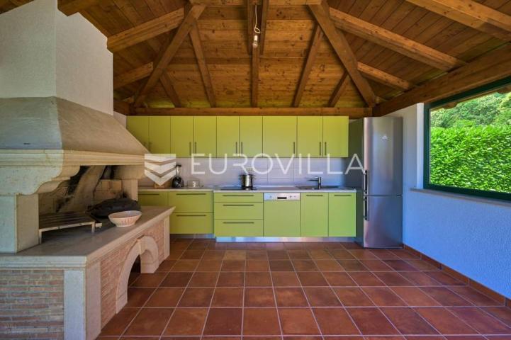 Lovran, Opatija, vila s bazenom, okućnicom, jedinstvena lokacija