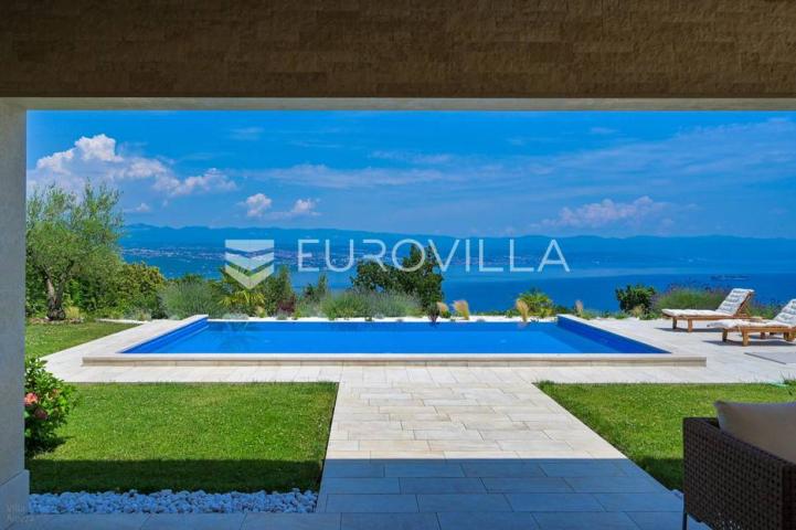 Lovran, Opatija, vila s bazenom, okućnicom, jedinstvena lokacija